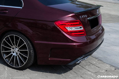 Parachoques trasero estilo P con puntas de escape para Mercedes Benz Clase C W204 Carbonado 2008-2014