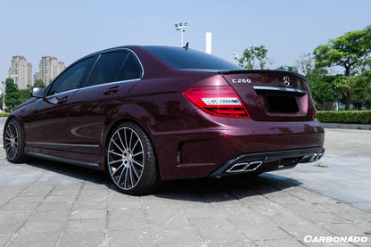 Parachoques trasero estilo P con puntas de escape para Mercedes Benz Clase C W204 Carbonado 2008-2014