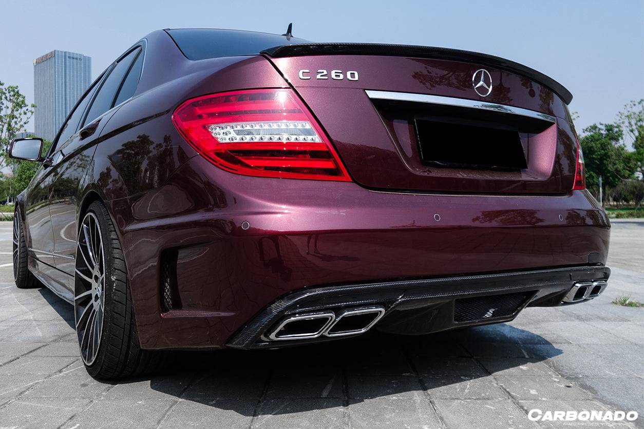 Parachoques trasero estilo P con puntas de escape para Mercedes Benz Clase C W204 Carbonado 2008-2014