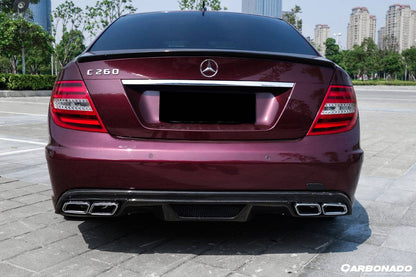 Parachoques trasero estilo P con puntas de escape para Mercedes Benz Clase C W204 Carbonado 2008-2014
