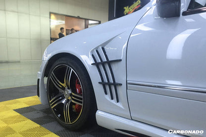 Carbonado WI Style Fender | 2001-2007 Mercedes Benz W203 C Class