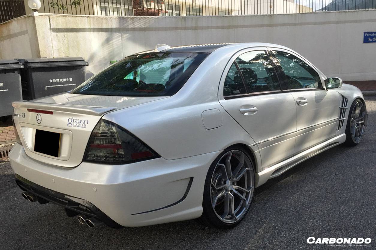 Carbonado 2001-2007 Mercedes Benz W203 C32 AMG C Class VRS Style Rear Bumper