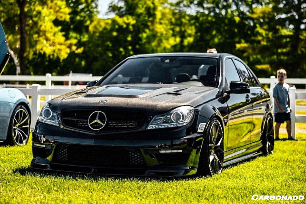 Carbonado 2012-2014 Mercedes Benz W204 C63 AMG VS Style Carbon Fiber Front Lip