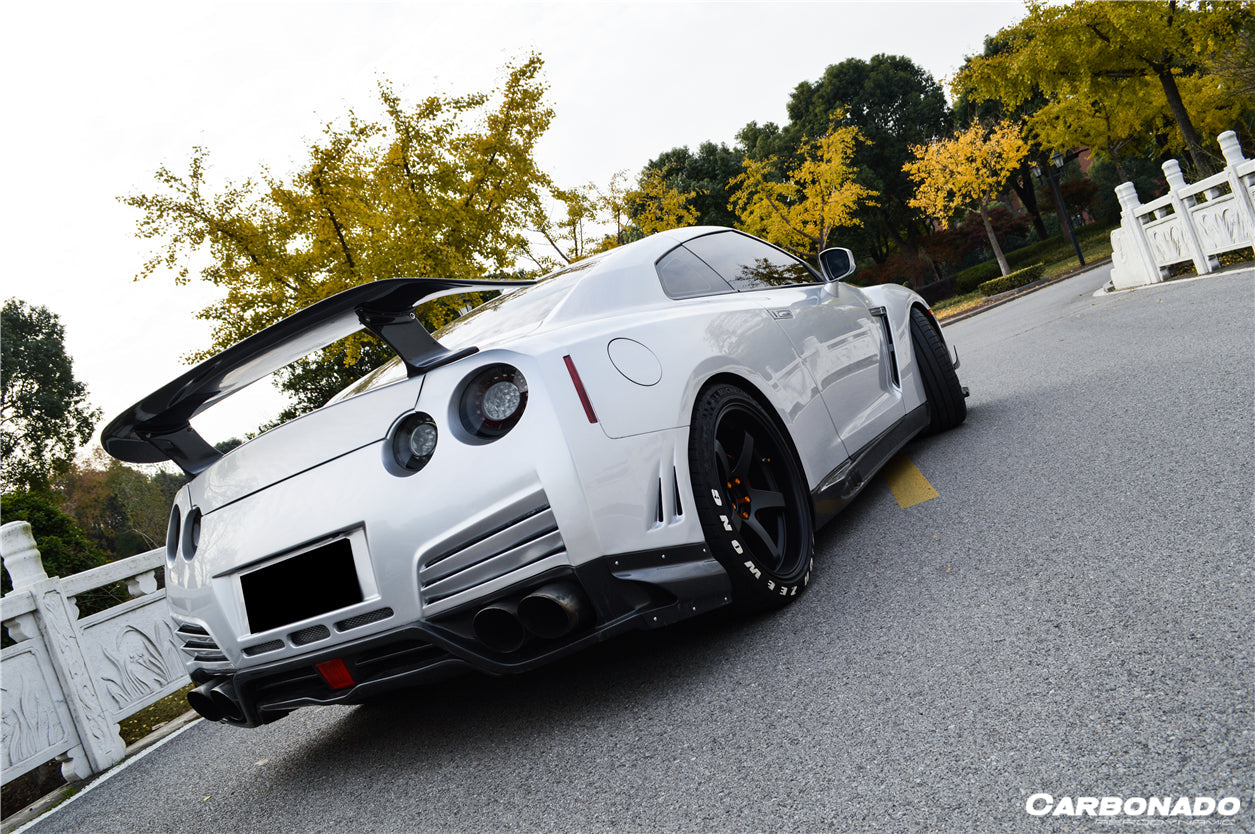Carbonado 2008-2016 Nissan GTR R35 CBA  DBA VA Style Rear Bumper w/ Lip