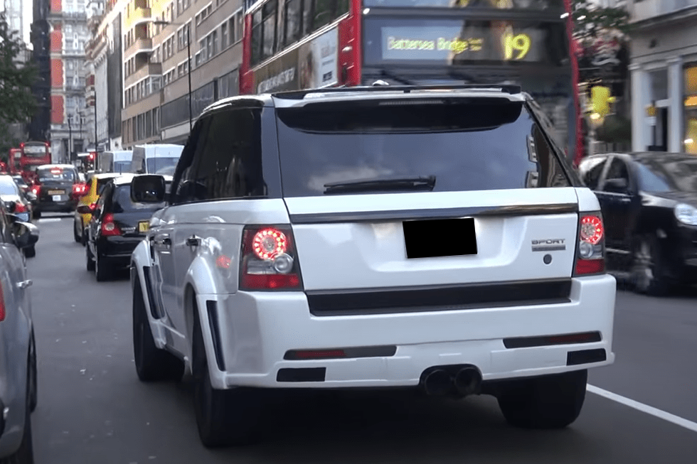 Carbonado 2010-2012 Land Rover Range Rover Sport M Style Mid-Exhaust Rear Lip