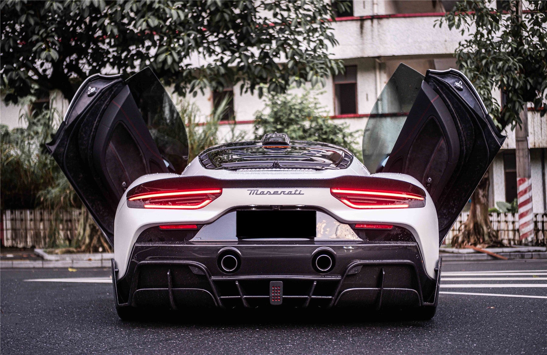 Carbonado 2020-2024 Maserati MC20 MSY Style DRY Carbon Fiber Rear Diffuser with Brake Light