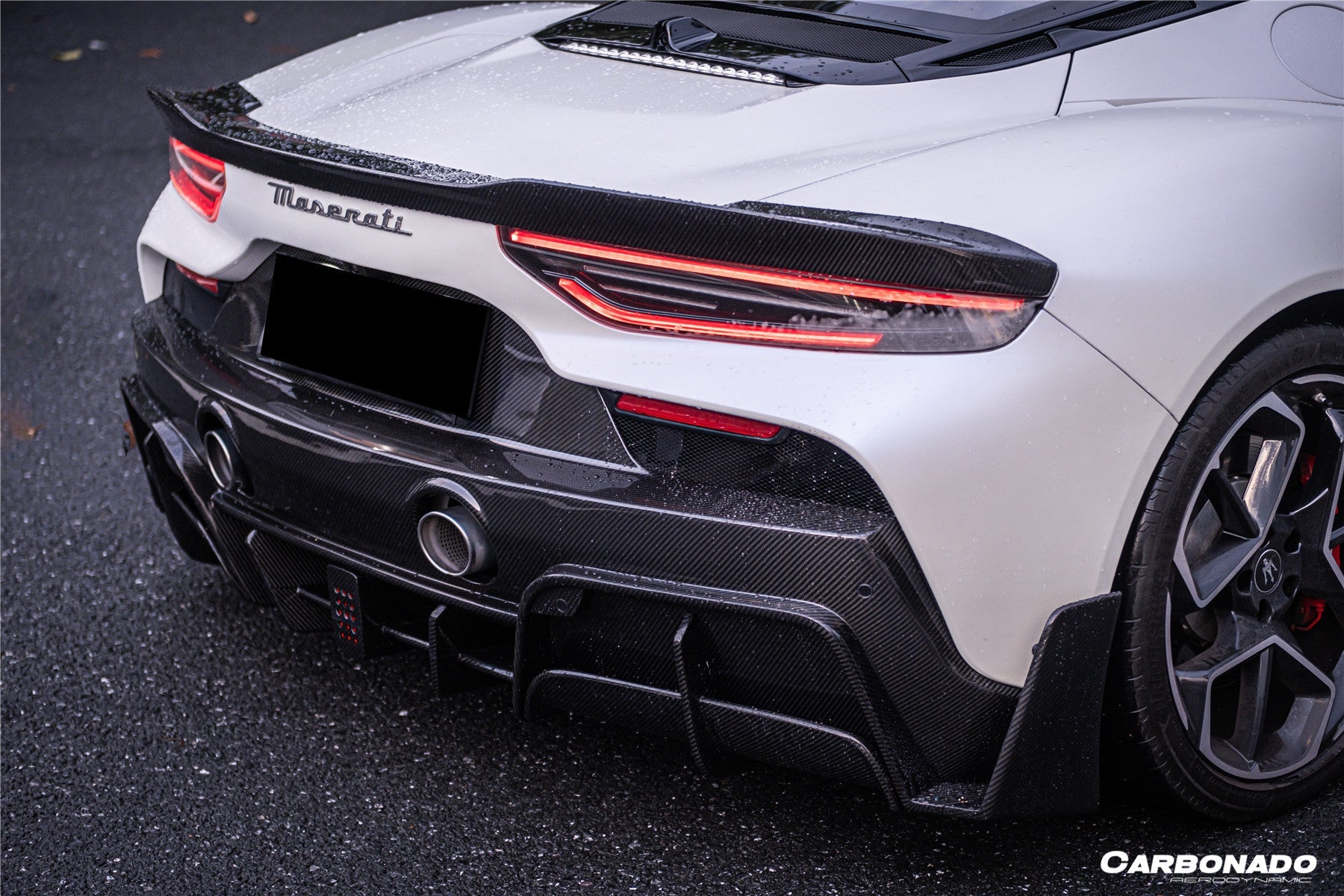 Carbonado 2020-2024 Maserati MC20 MSY Style DRY Carbon Fiber Rear Diffuser with Brake Light