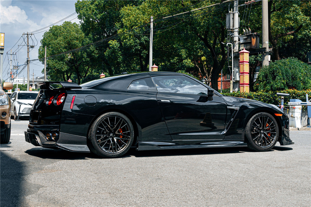 Faldones laterales de fibra de carbono DarwinPRO para Nissan GTR R35 EBA BKSS (2008-2023)