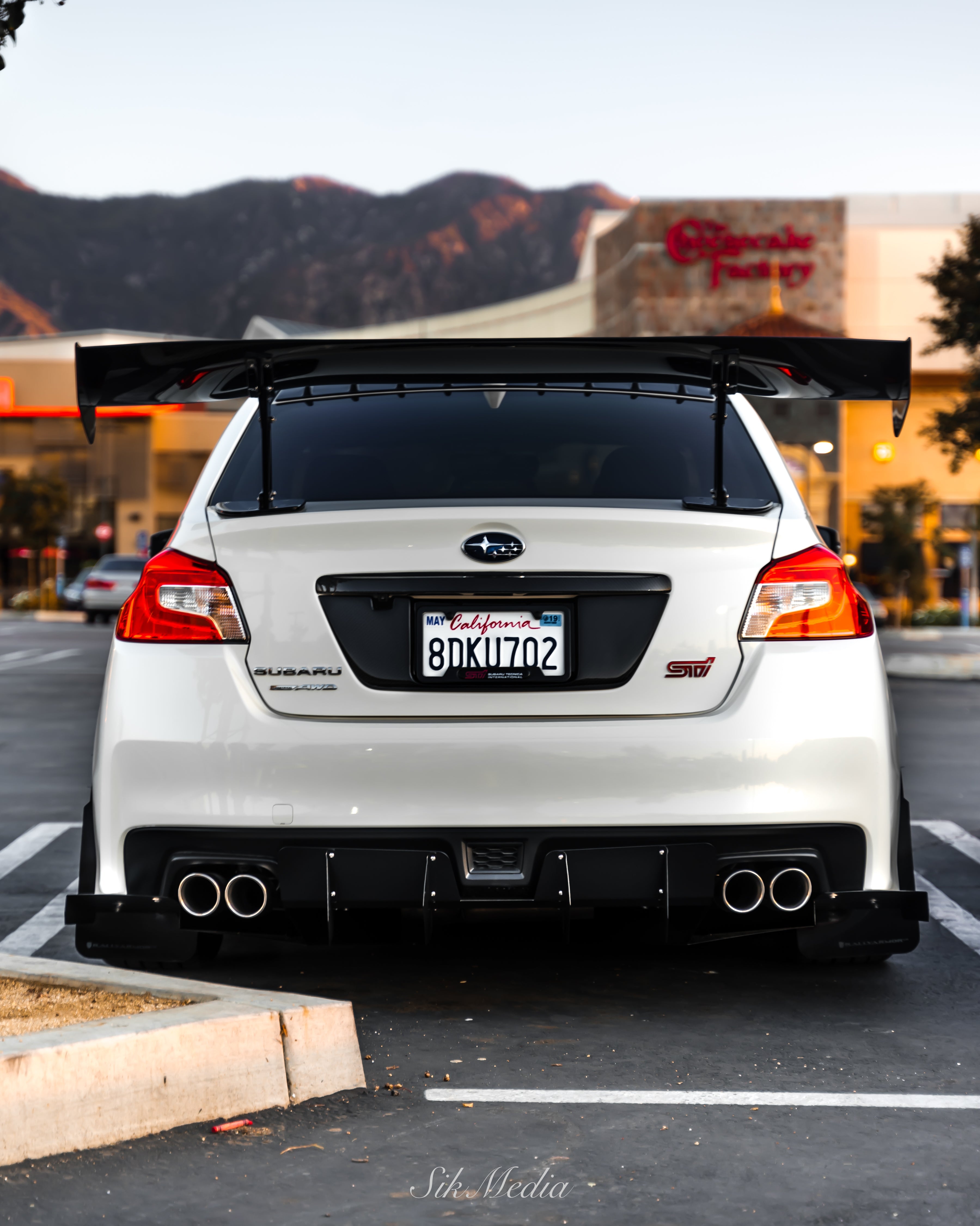 Embellecedor de maletero de fibra de carbono APR (Subaru WRX/STI 2015-2021)