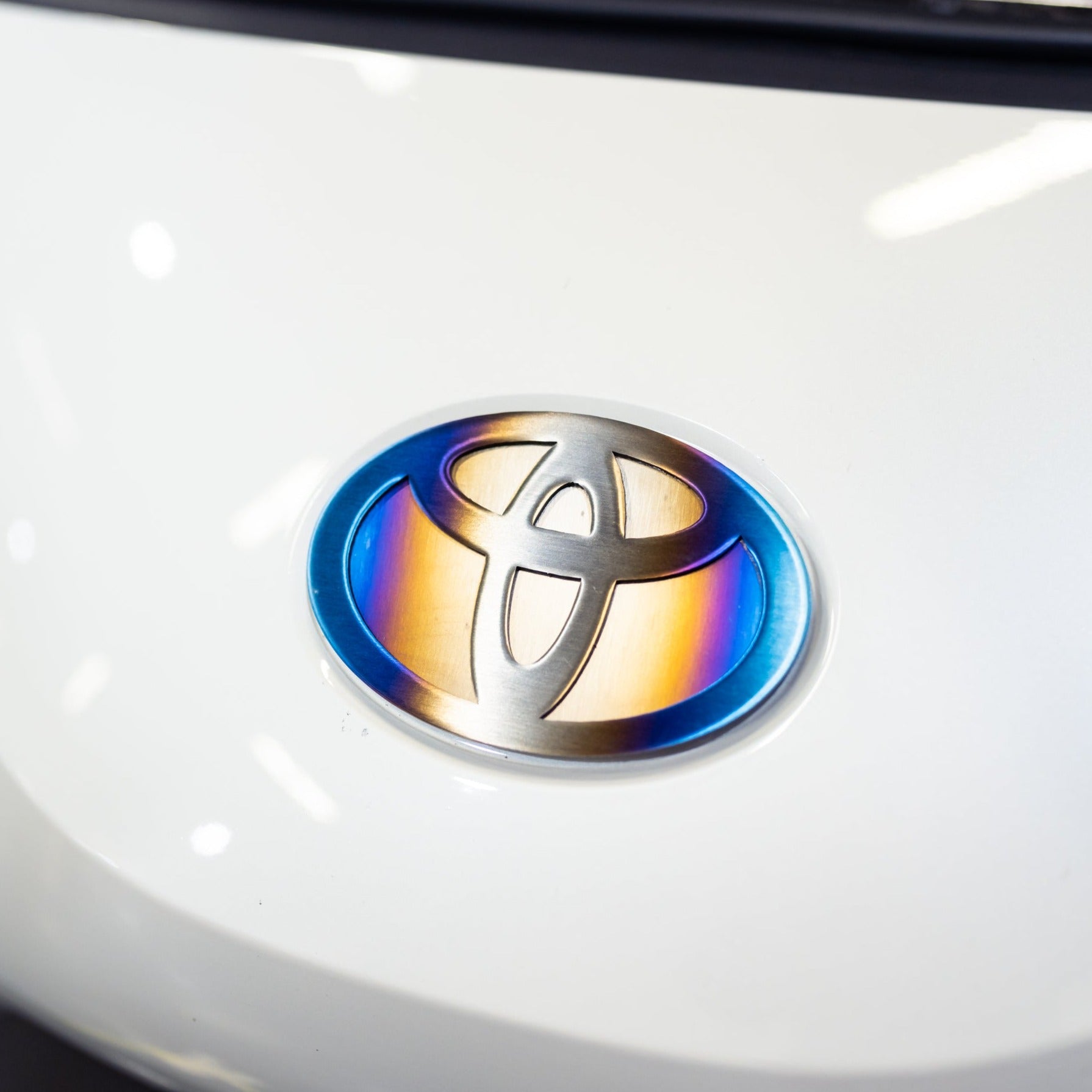 Insignia "Toyota" de titanio JDC (A90 Supra/GR86/Universal)