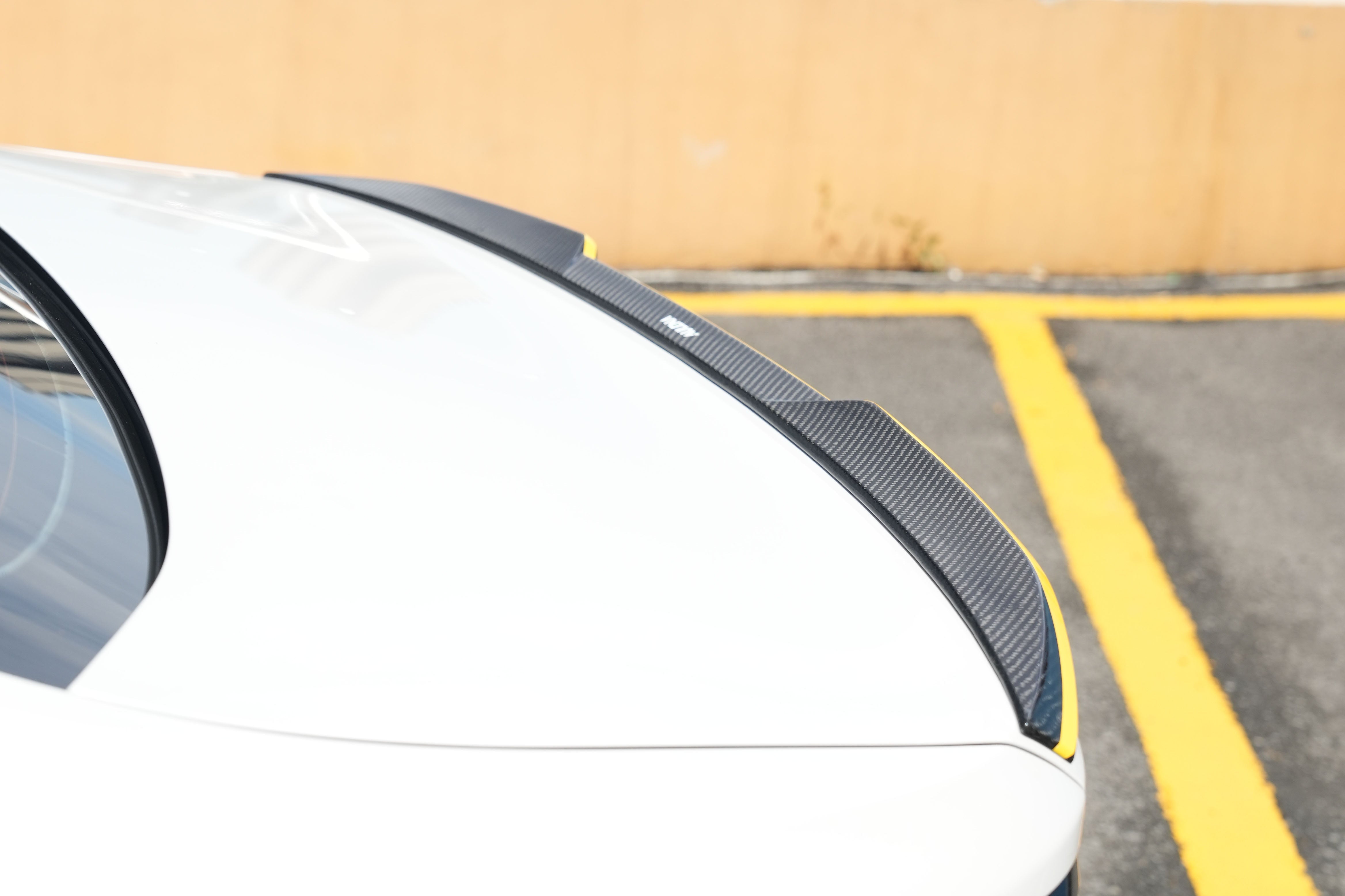 Carbonado 2016-2023 BMW 5 Series G30 G38 M-tech AD Style Dry Carbon Fiber Trunk Spoiler