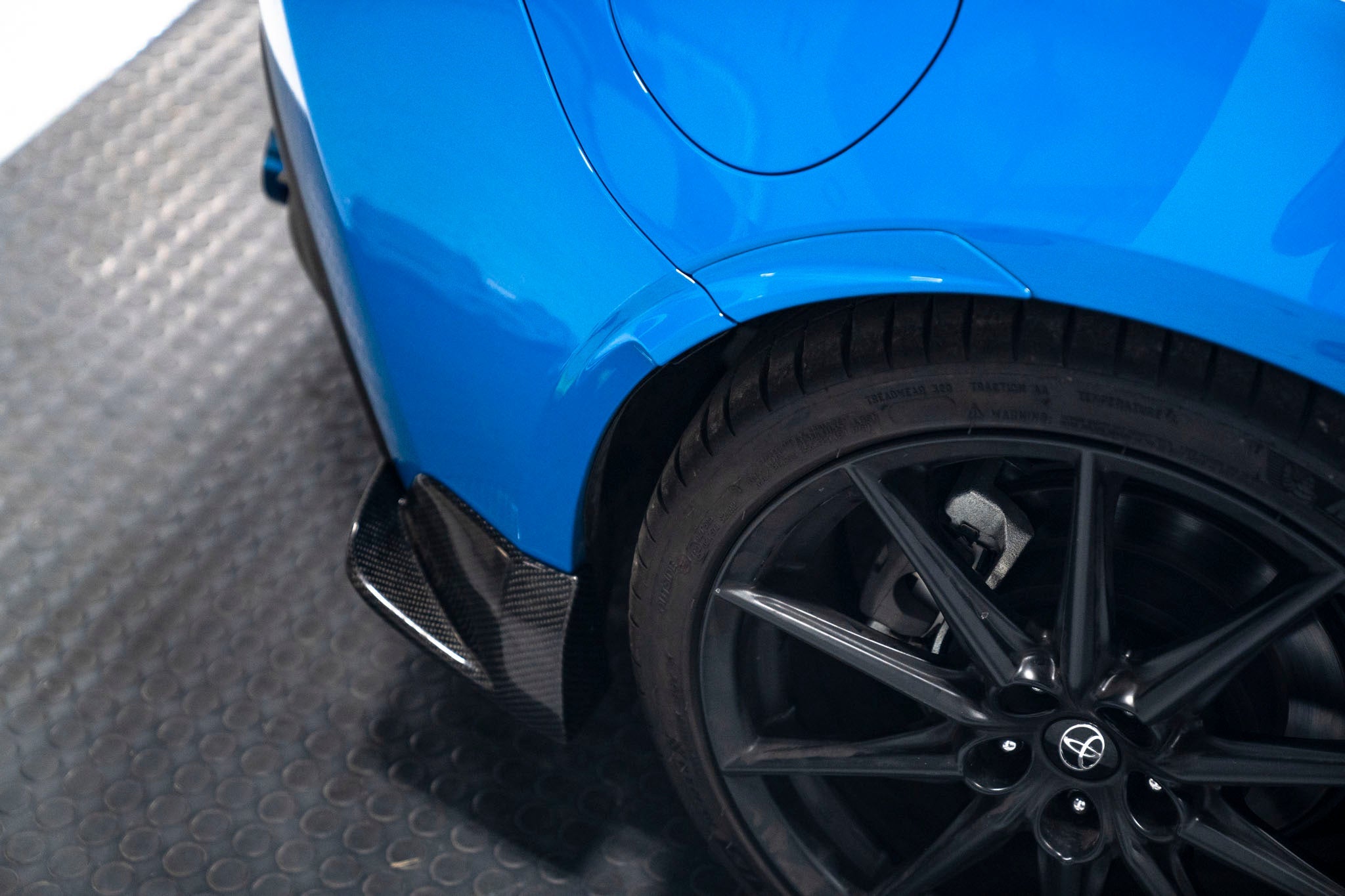 Bordes de parachoques trasero estilo CS de fibra de carbono OLM - GR86 / BRZ 2022+