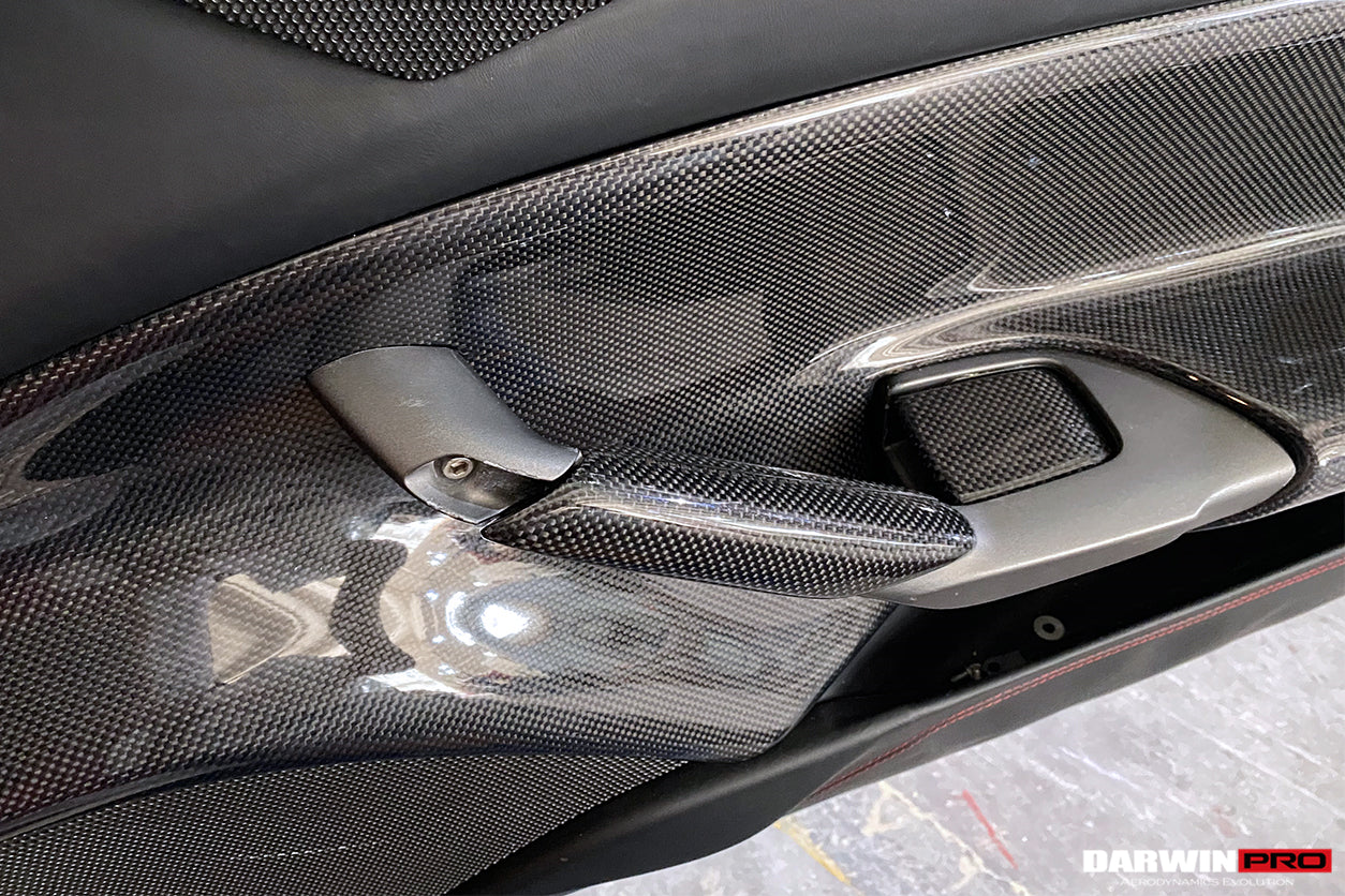Manija de puerta interior de fibra de carbono DarwinPRO para Ferrari 488 GTB y Spider (2015-2020)