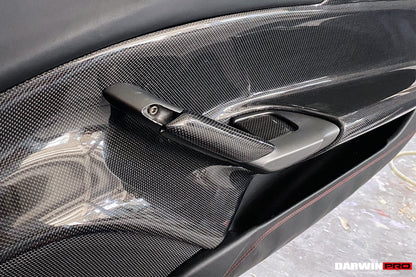 Manija de puerta interior de fibra de carbono DarwinPRO para Ferrari 488 GTB y Spider (2015-2020)