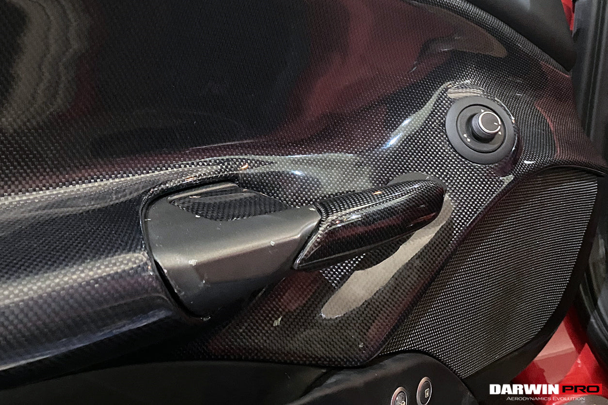 Manija de puerta interior de fibra de carbono DarwinPRO para Ferrari 488 GTB y Spider (2015-2020)