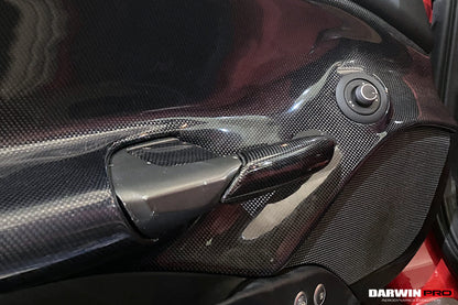 Manija de puerta interior de fibra de carbono DarwinPRO para Ferrari 488 GTB y Spider (2015-2020)