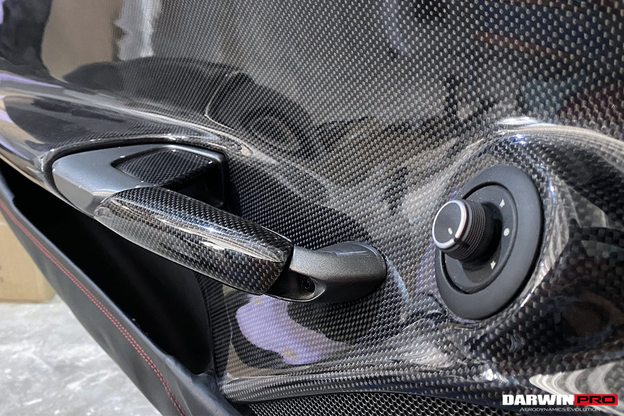 Manija de puerta interior de fibra de carbono DarwinPRO para Ferrari 488 GTB y Spider (2015-2020)