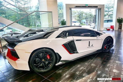 Faldones laterales de fibra de carbono DarwinPRO 2011-2016 Lamborghini Aventador LP700 Coupé Roadster estilo BKSS debajo del tablero