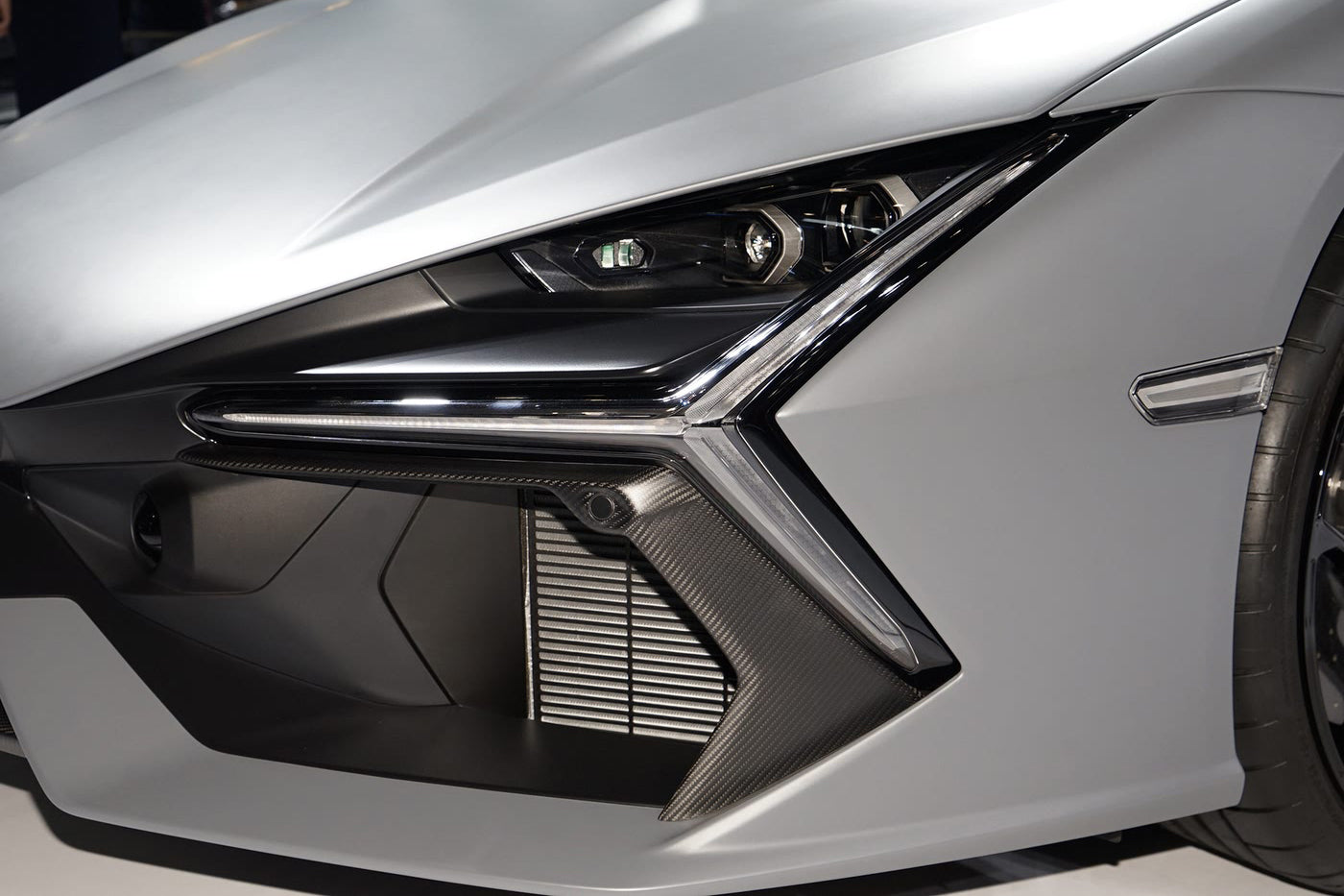 Molduras de ventilación para parachoques delantero de fibra de carbono estilo autoclave DarwinPRO Lamborghini Revuelto OE 2023-UP