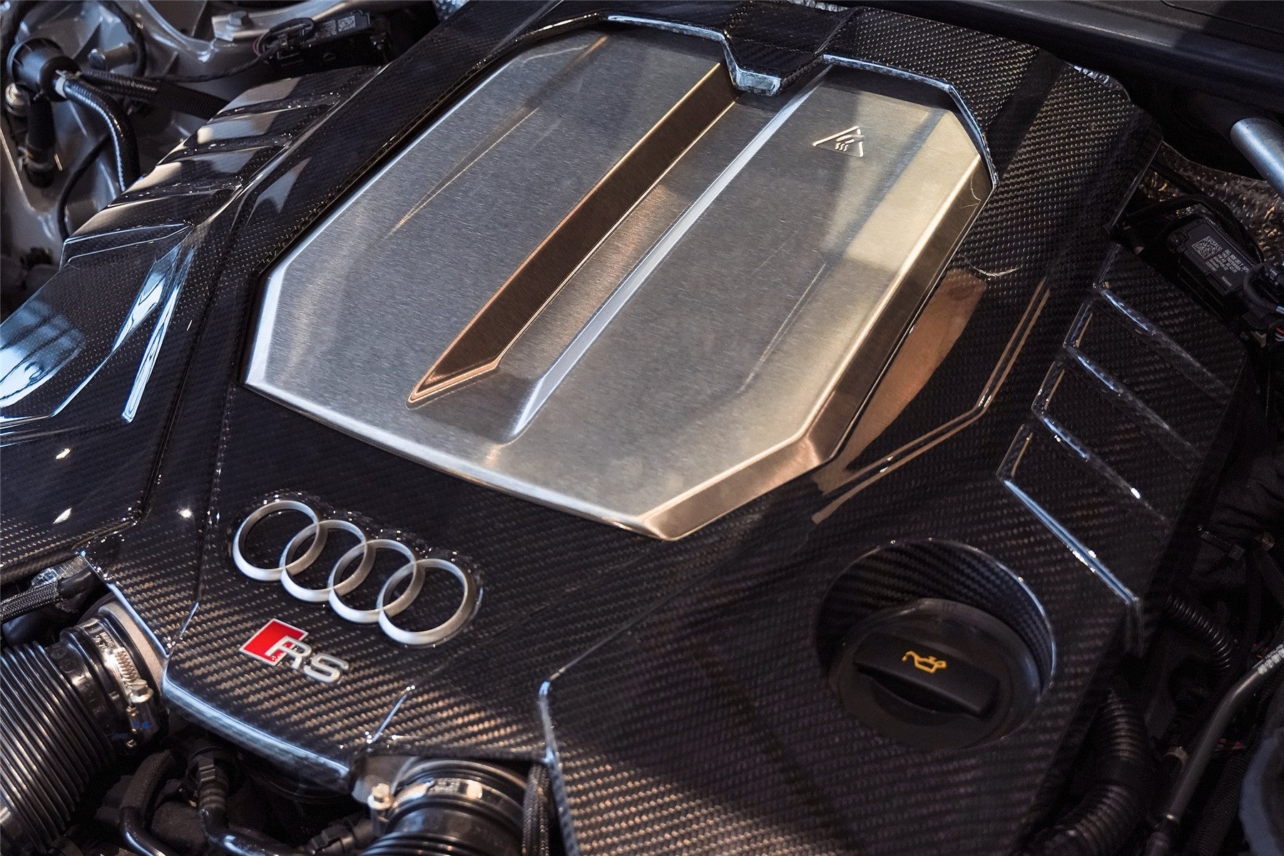 Reemplazo de cubierta de motor de fibra de carbono seca estilo OEM DarwinPRO 2019-2025 para Audi RS6 Avant C8 y RS7 C8 Quattro