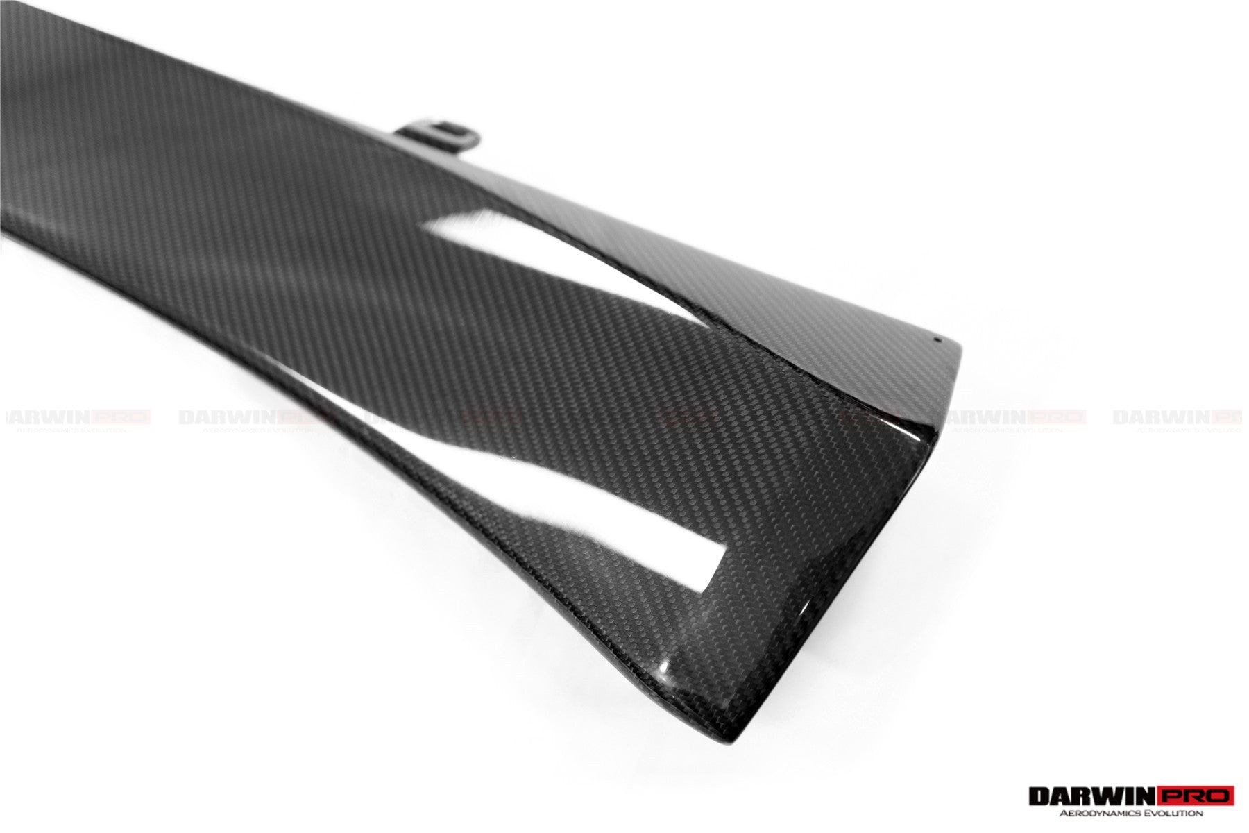 Faldones laterales de fibra de carbono DarwinPRO para Aston Martin DB11 (2016-2023)