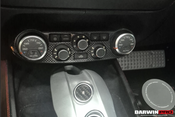 Cubierta de fibra de carbono seca para panel de control de aire acondicionado DarwinPRO | Ferrari 488 GTB y Spider (2015-2020)