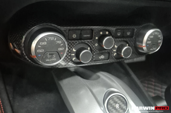Cubierta de fibra de carbono seca para panel de control de aire acondicionado DarwinPRO | Ferrari 488 GTB y Spider (2015-2020)