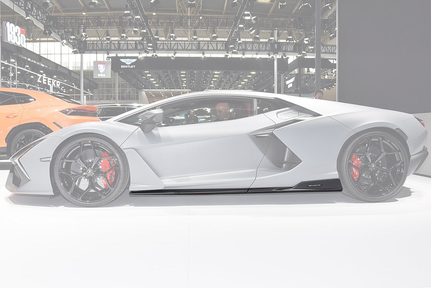 Faldones laterales de fibra de carbono autoclave estilo OE para Lamborghini Revuelto DarwinPRO 2023-UP
