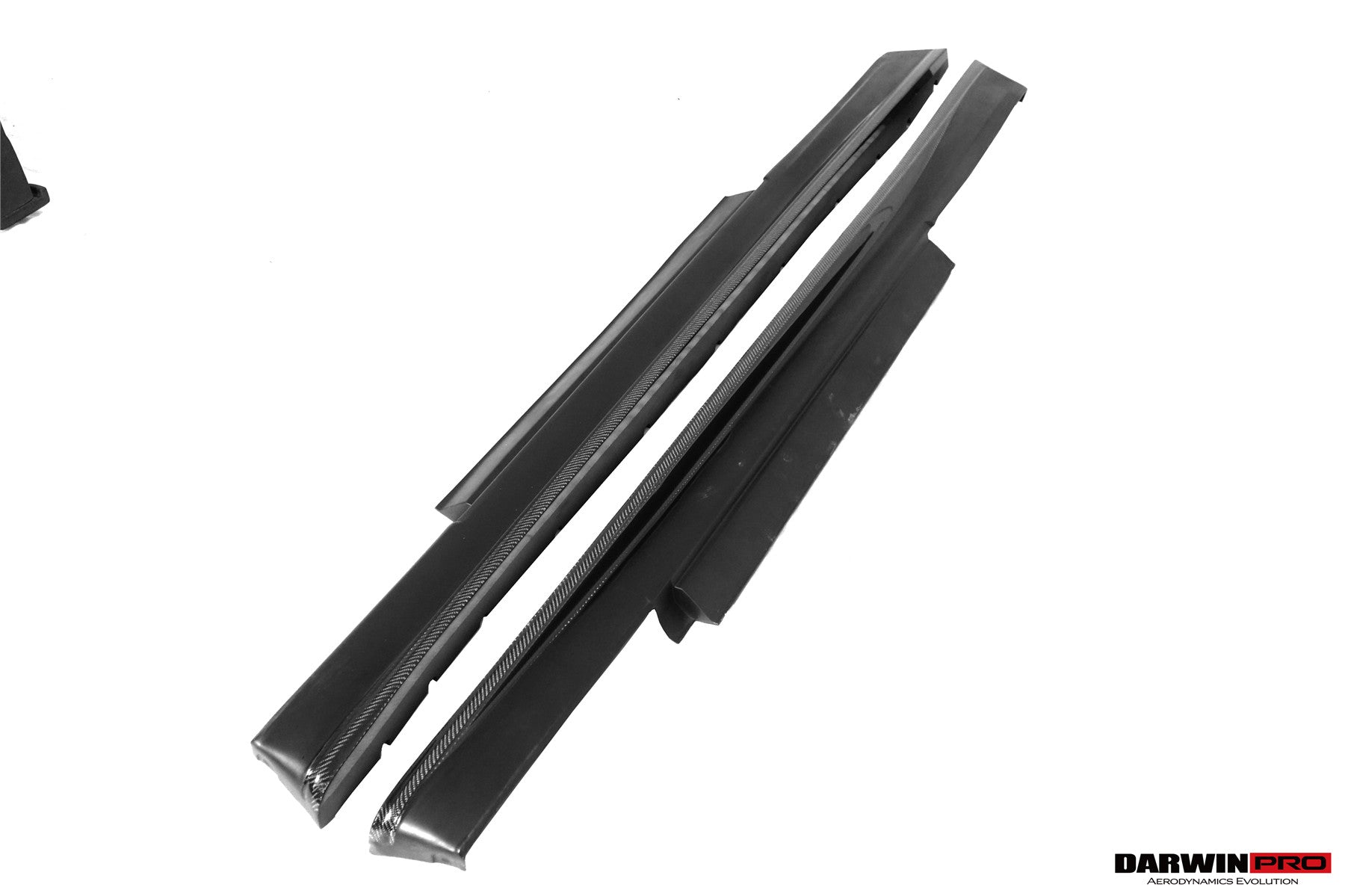 Faldones laterales de fibra de carbono DarwinPRO para Nissan GTR R35 CBA DBA NSM (2008-2023)