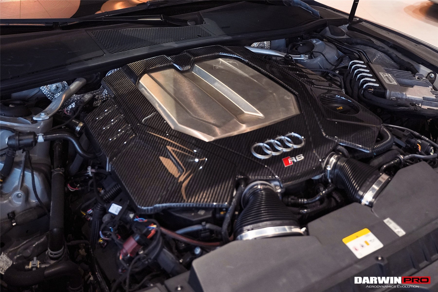 Reemplazo de cubierta de motor de fibra de carbono seca estilo OEM DarwinPRO 2019-2025 para Audi RS6 Avant C8 y RS7 C8 Quattro