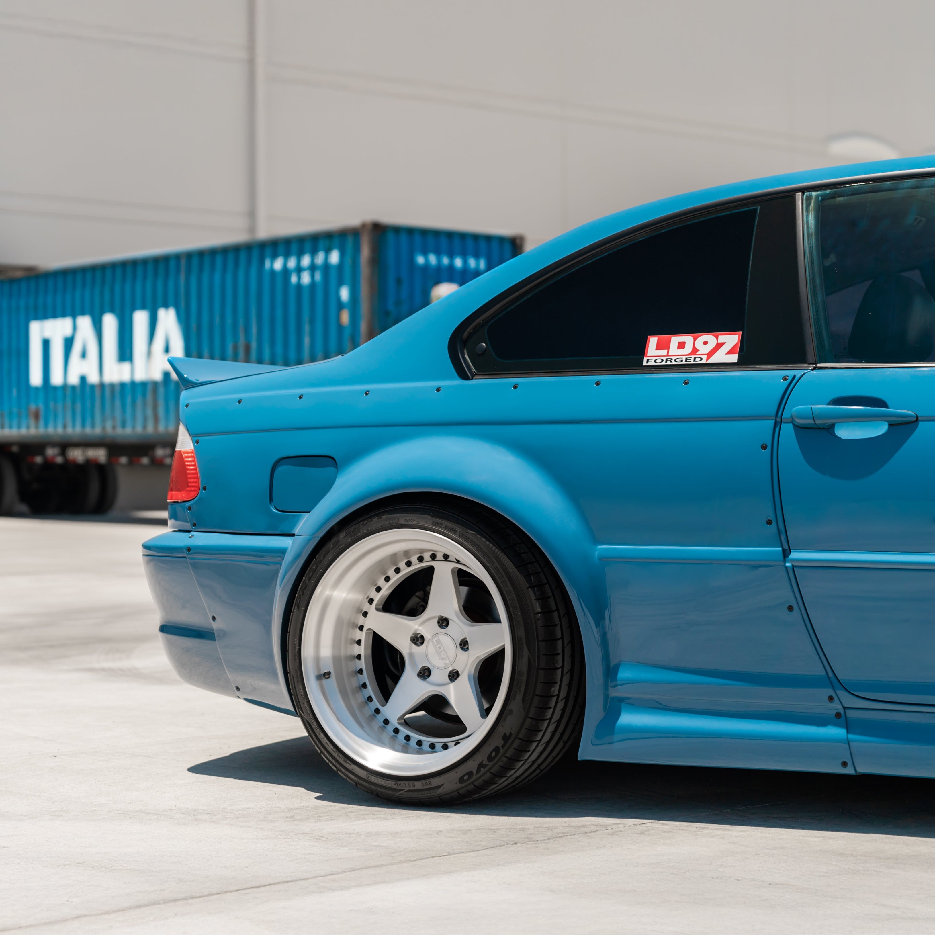 Streetfighter LA Wide Body Kit (BMW E46)