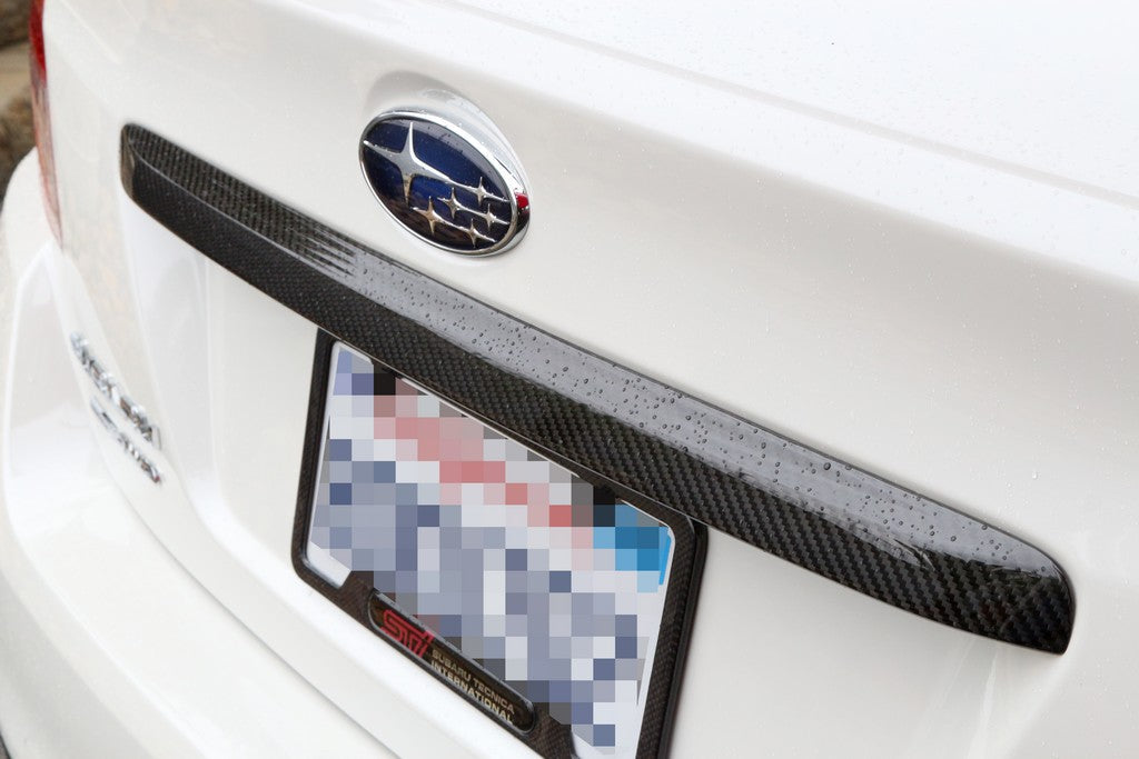 Embellecedor de maletero de fibra de carbono APR (Subaru WRX/STI 2015-2021)