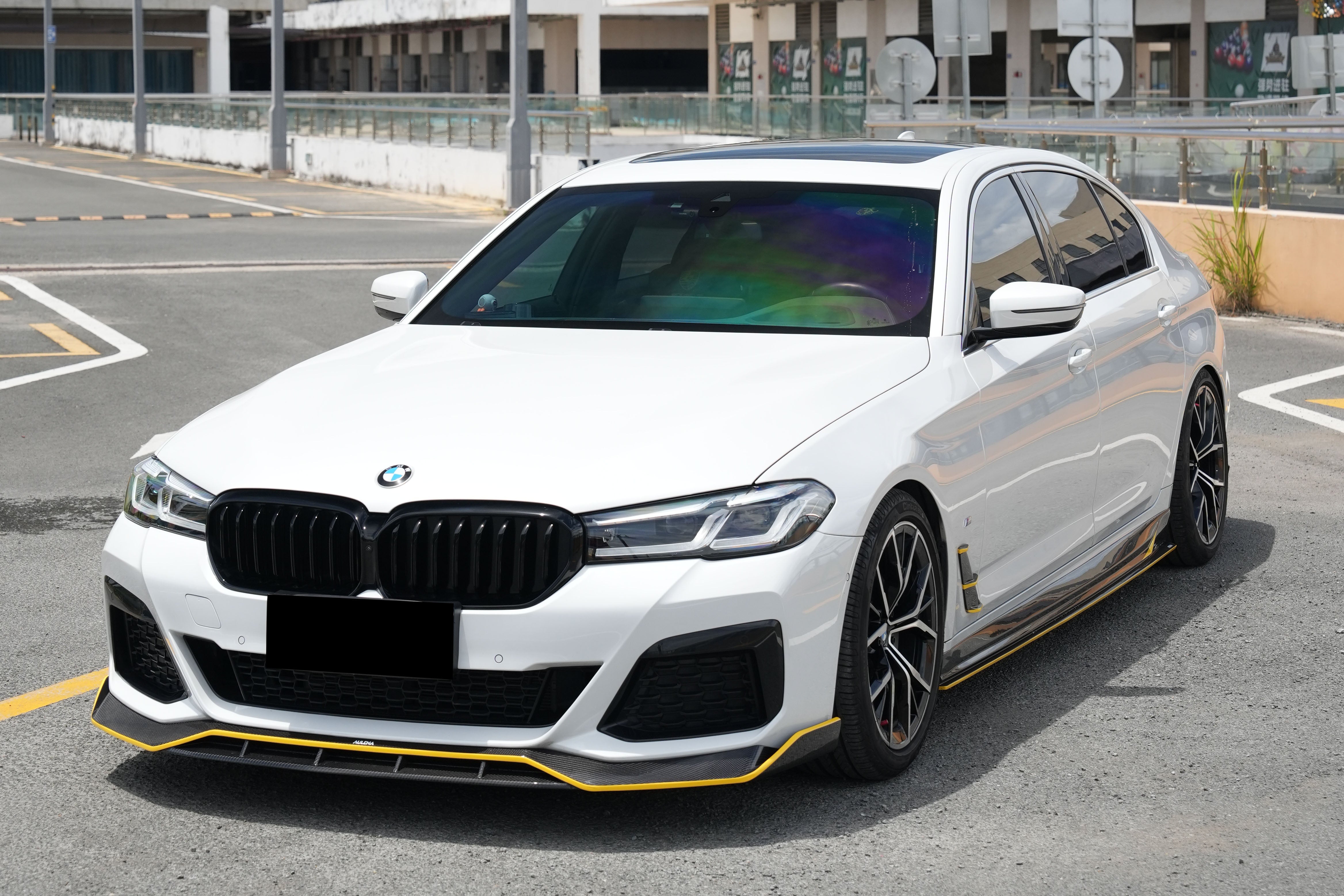 Borde delantero de fibra de carbono seco estilo AD Carbonado para BMW Serie 5 G30 G38 M-tech 2020-2023