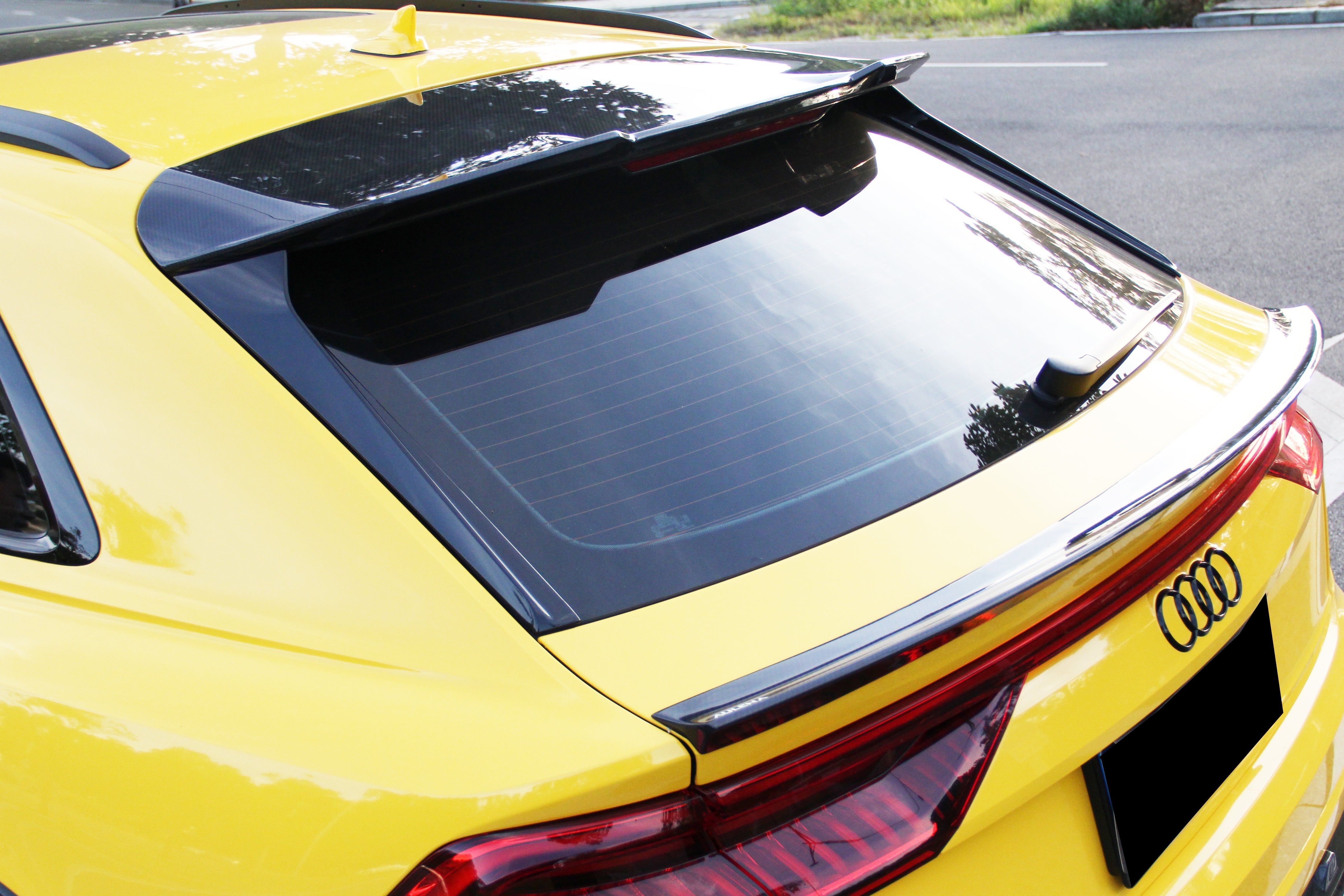 Carbonado 2019-2023 Audi Q8  SQ8  RSQ8 AD Style Dry Carbon Fiber Trunk Spoiler