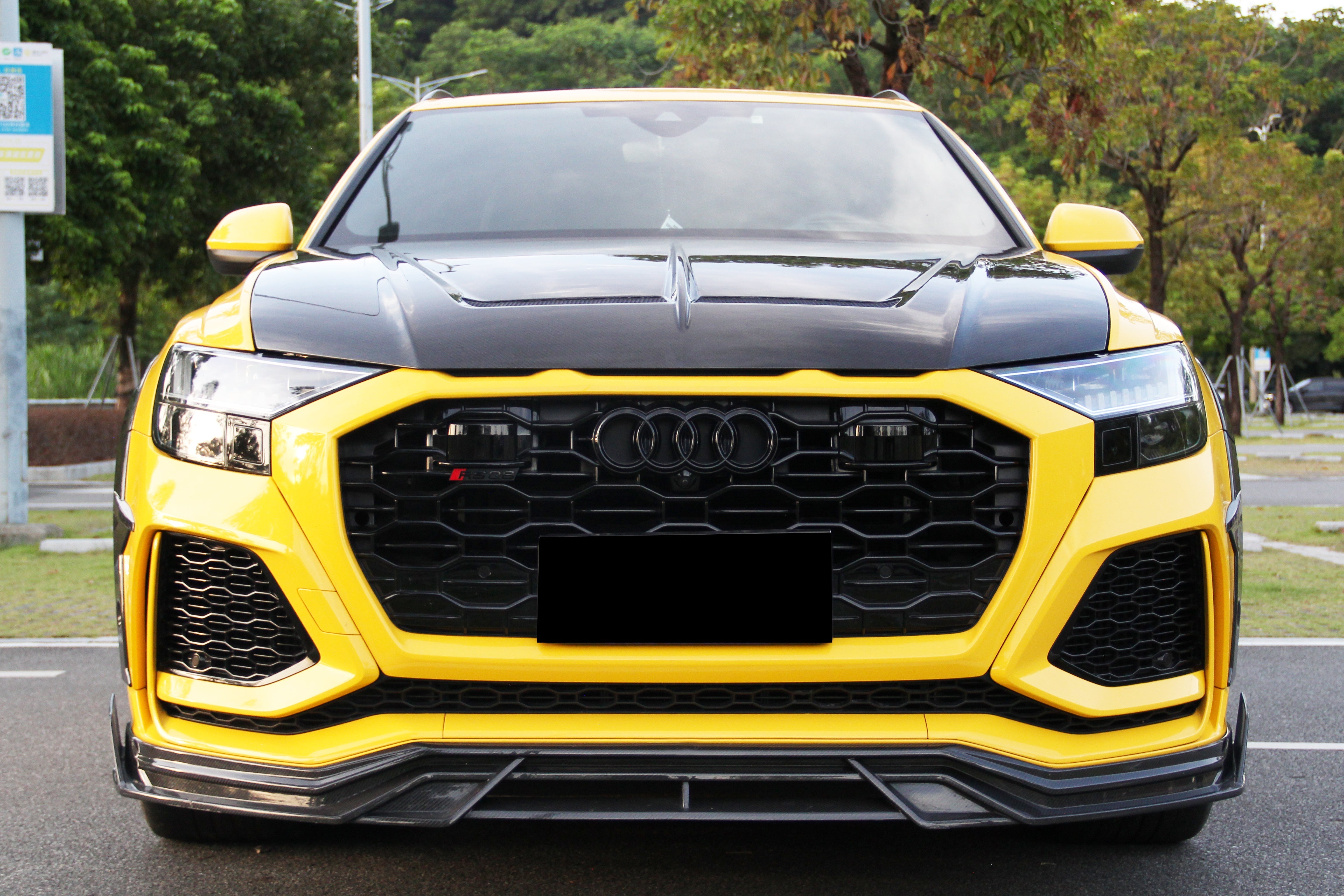 Carbonado 2020-2023 Audi RSQ8 AD Style Dry Carbon Fiber Front Lip Splitter