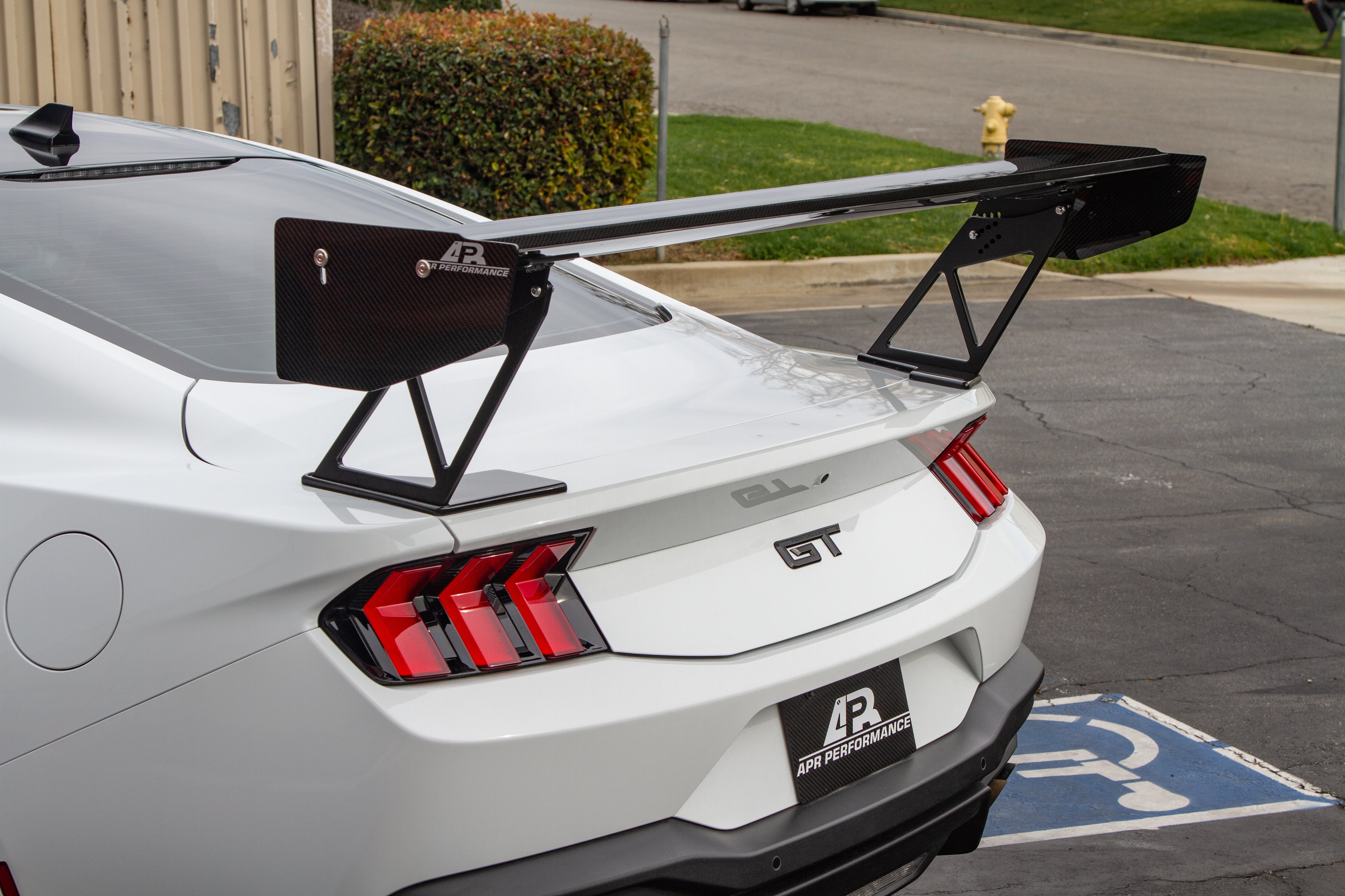 Alerón ajustable de fibra de carbono APR GT-250 (Ford Mustang S650 2024+)
