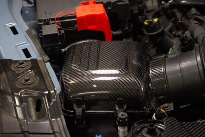 Cubierta superior de la caja de admisión de fibra de carbono APR (Ford Mustang S650 2024+)