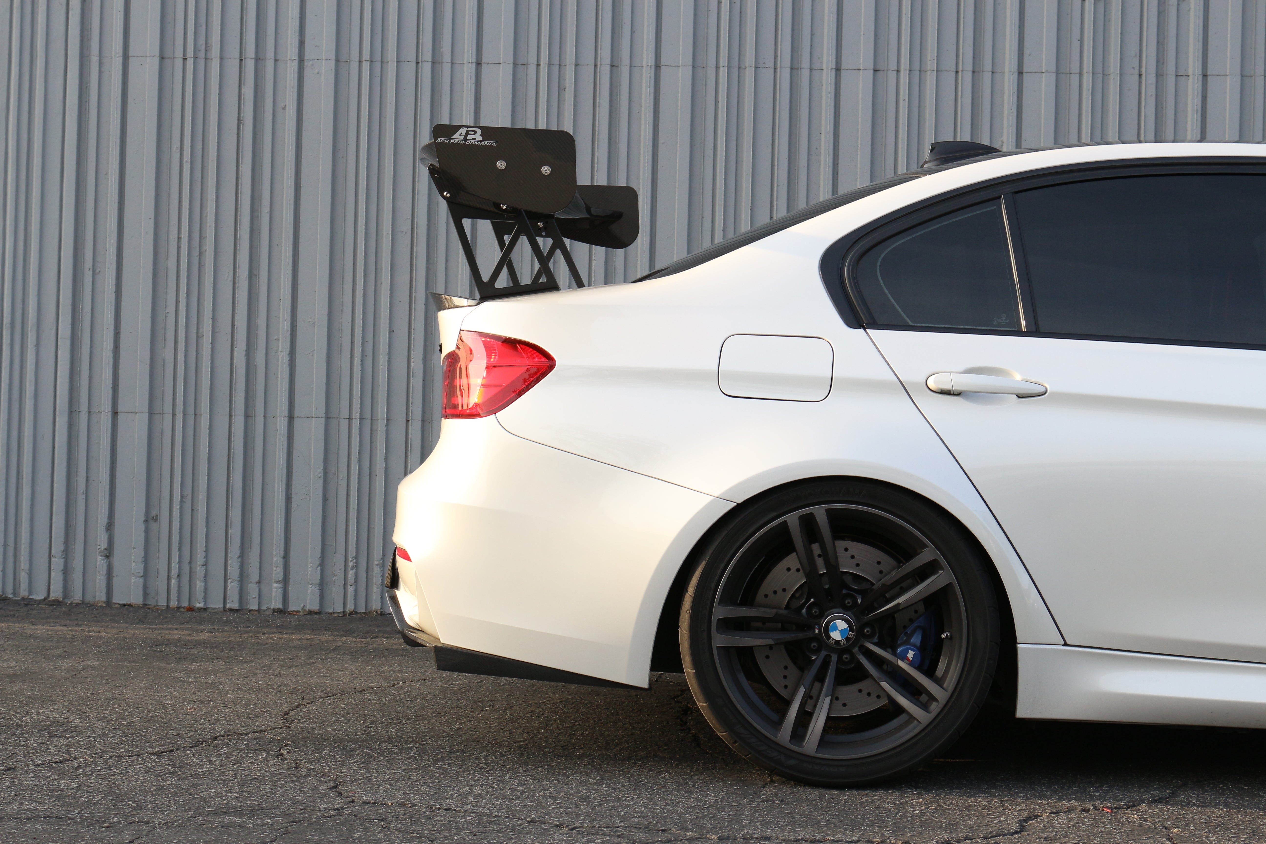 Alerón ajustable de fibra de carbono APR GTC-300 (BMW F80 M3)