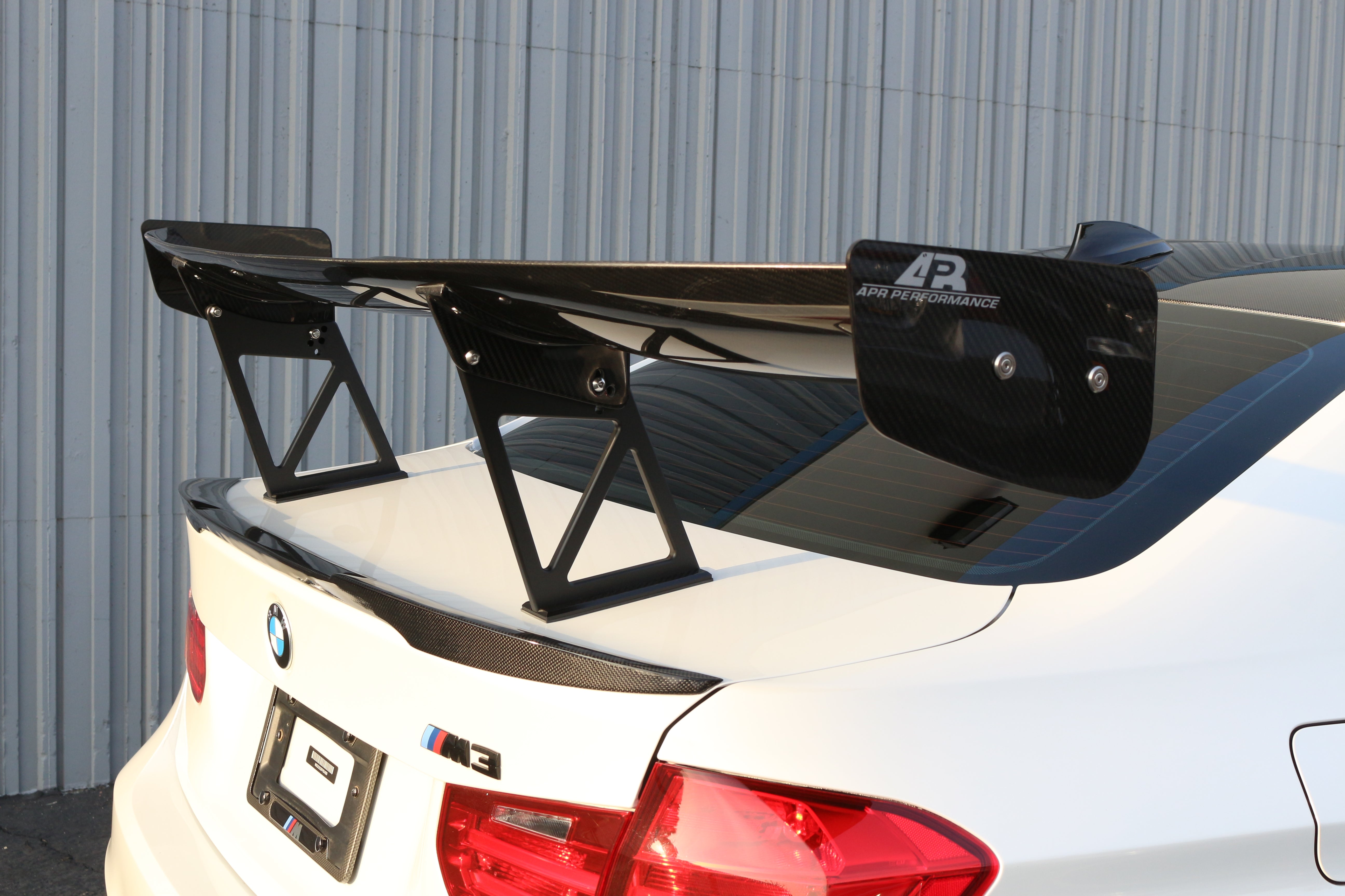Alerón ajustable de fibra de carbono APR GTC-300 (BMW F80 M3)