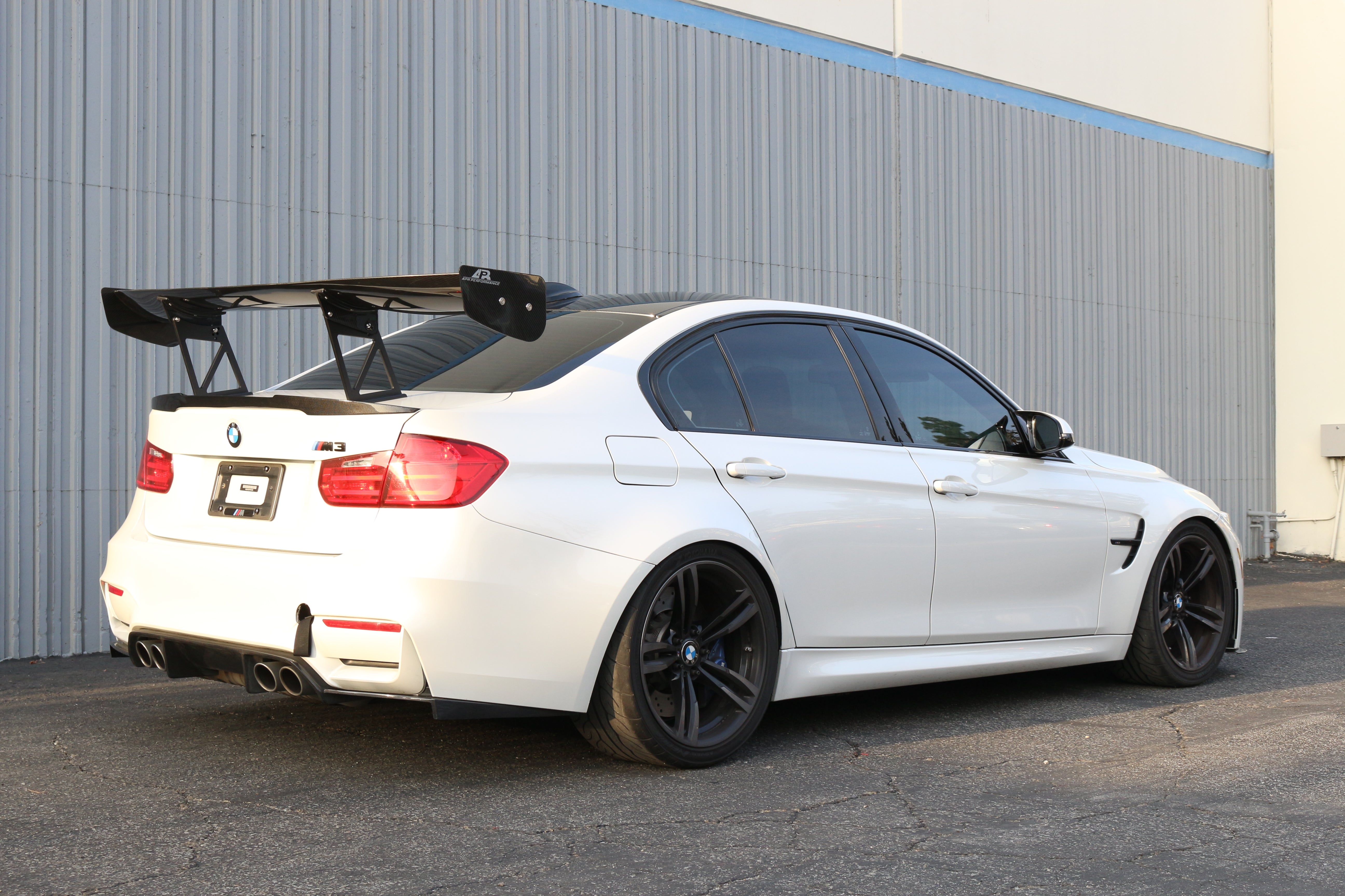 Alerón ajustable de fibra de carbono APR GTC-300 (BMW F80 M3)