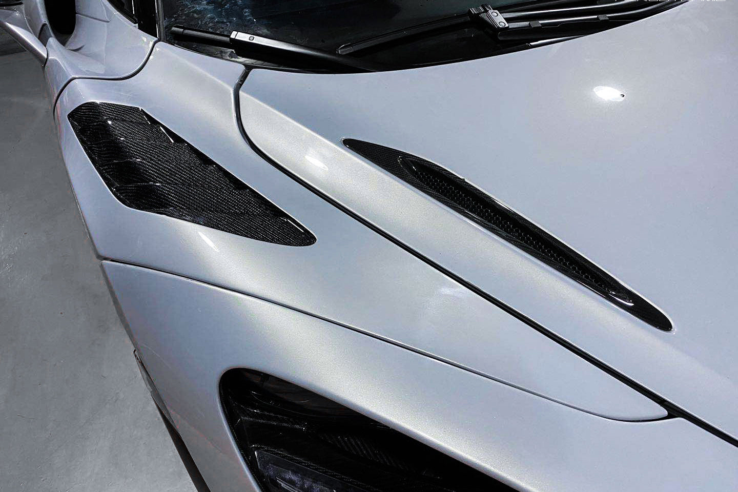 Carbonado VRS Style Autoclave Carbon Fiber Fender | 2017-2022 McLaren 720S Spider