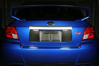 Marco de matrícula de fibra de carbono APR (Subaru WRX/STI Sedán 2008-2014)