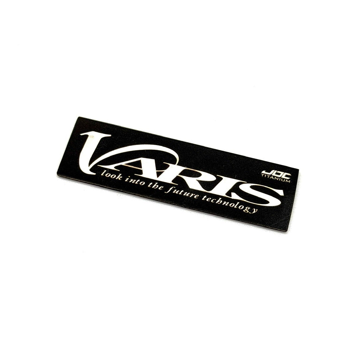 JDC チタン「Varis」バッジ (ユニバーサル) | JD Customs U.S.A