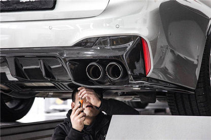 Faldón trasero de fibra de carbono estilo BMW F90 M5 D3 (2018-2023) con tapas