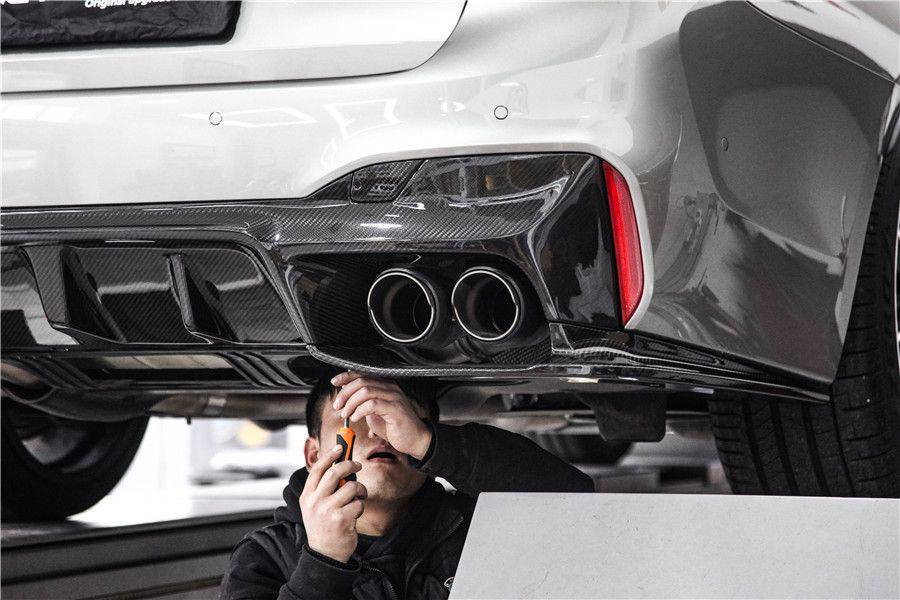 Faldón trasero de fibra de carbono estilo BMW F90 M5 D3 (2018-2023) con tapas
