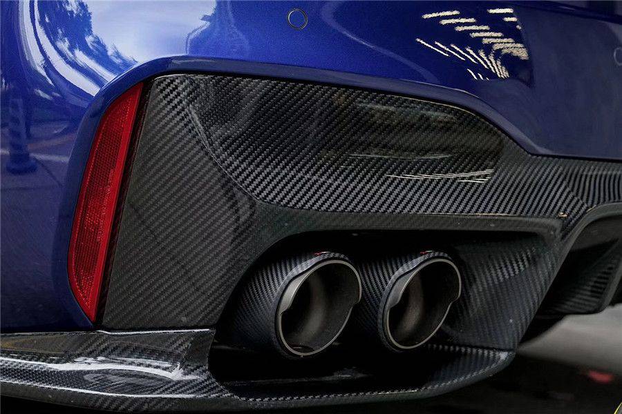 Faldón trasero de fibra de carbono estilo BMW F90 M5 D3 (2018-2023) con tapas