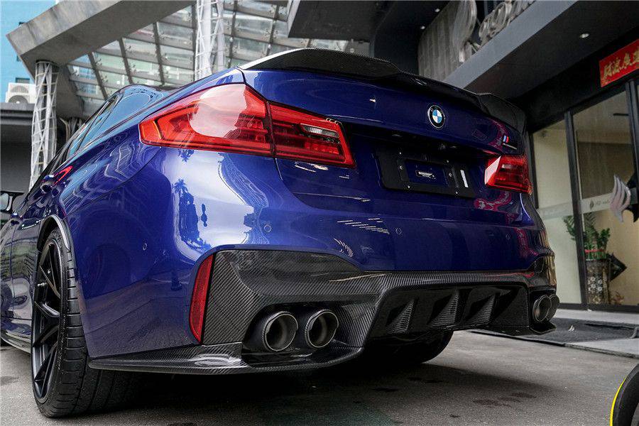 Faldón trasero de fibra de carbono estilo BMW F90 M5 D3 (2018-2023) con tapas