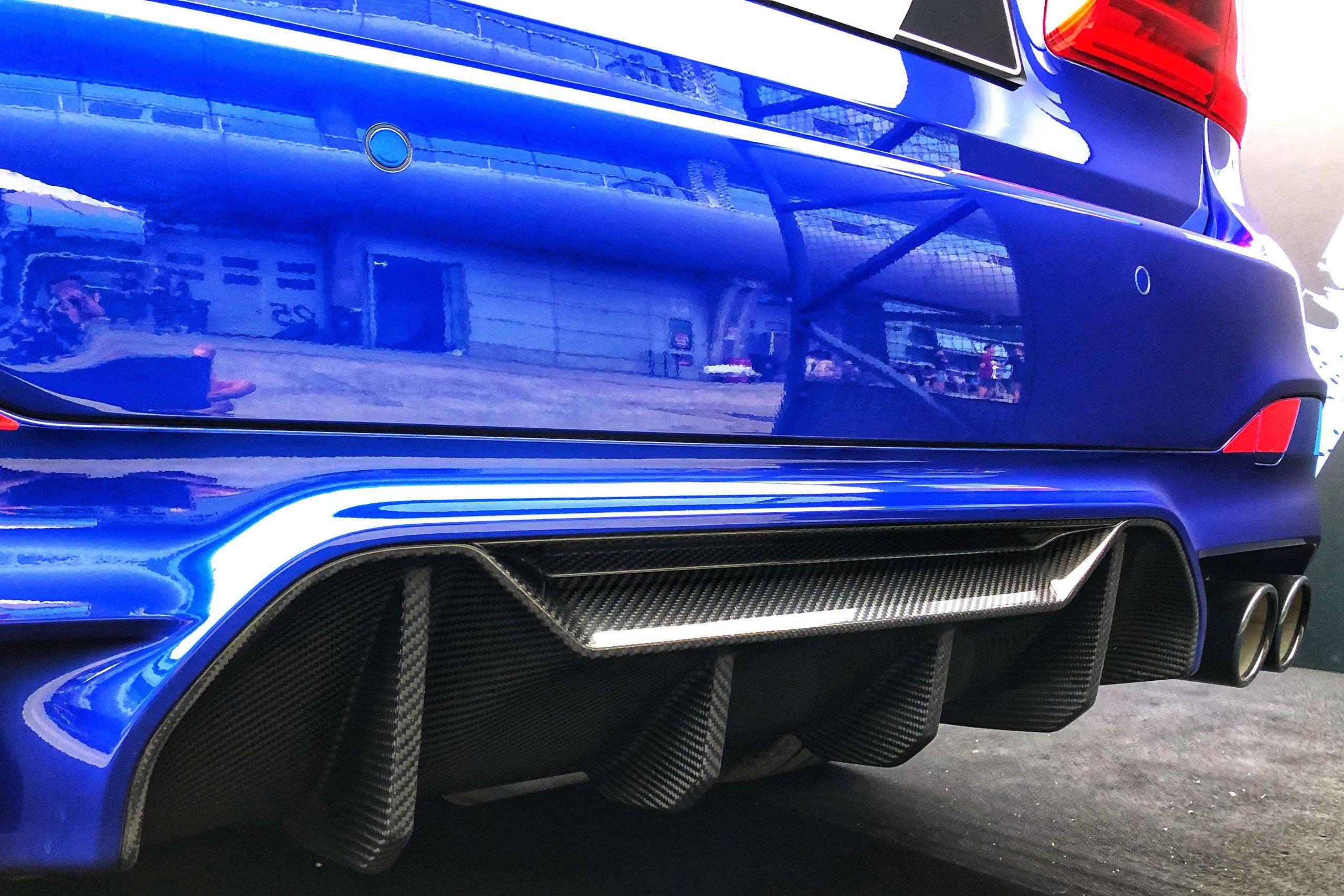 Carbonado 2018-2023 BMW F90 M5 MP Style Carbon Fiber Rear Diffuser
