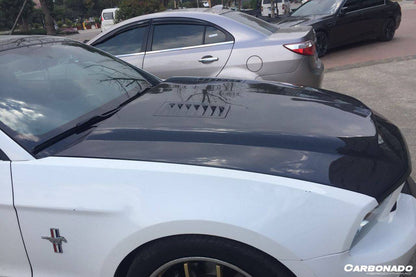 Carbonado 2005-2009 Ford Mustang GT V6 Black Momba BC1 Style Hood