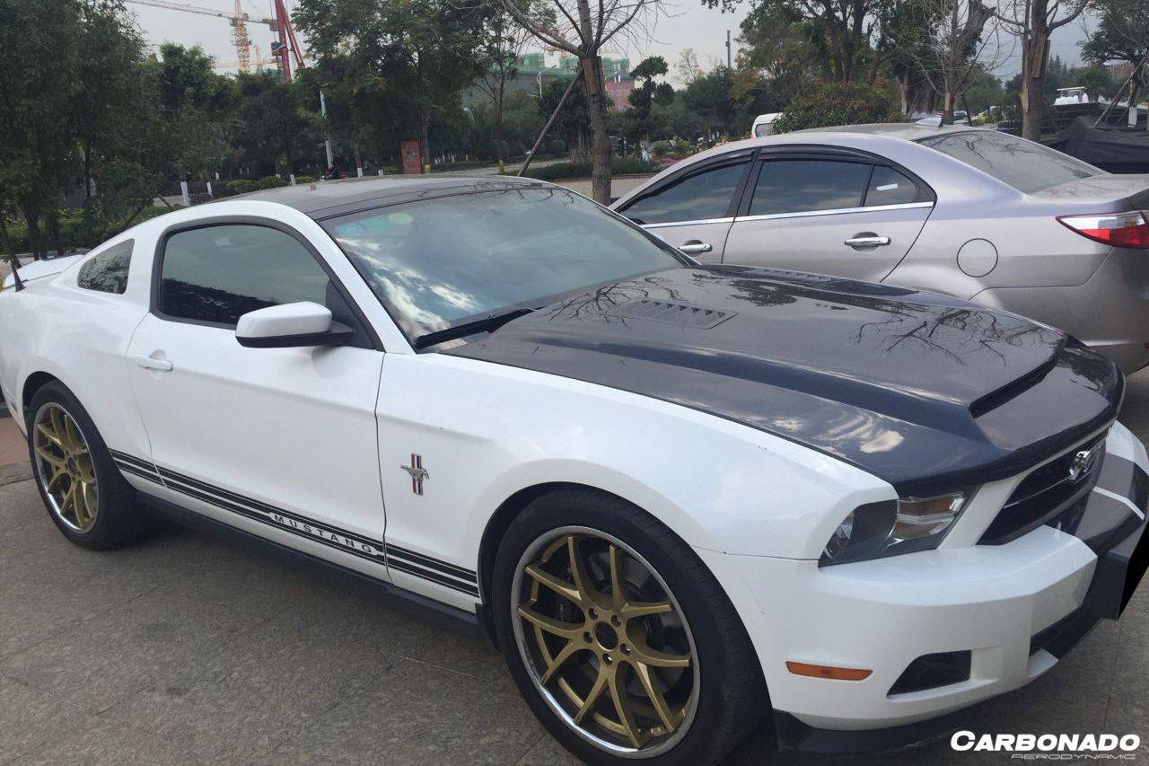Carbonado 2005-2009 Ford Mustang GT V6 Black Momba BC1 Style Hood